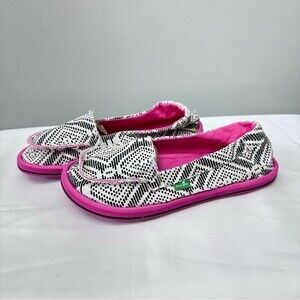 Sanuk pink black white loafers youth girls 4